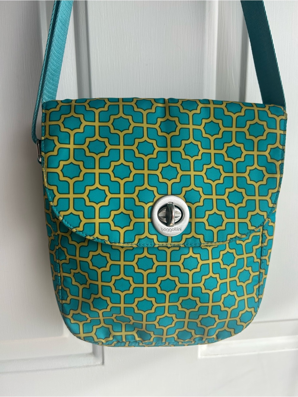 Baggallini Teal & Yellow Patterned Crossbody Bag